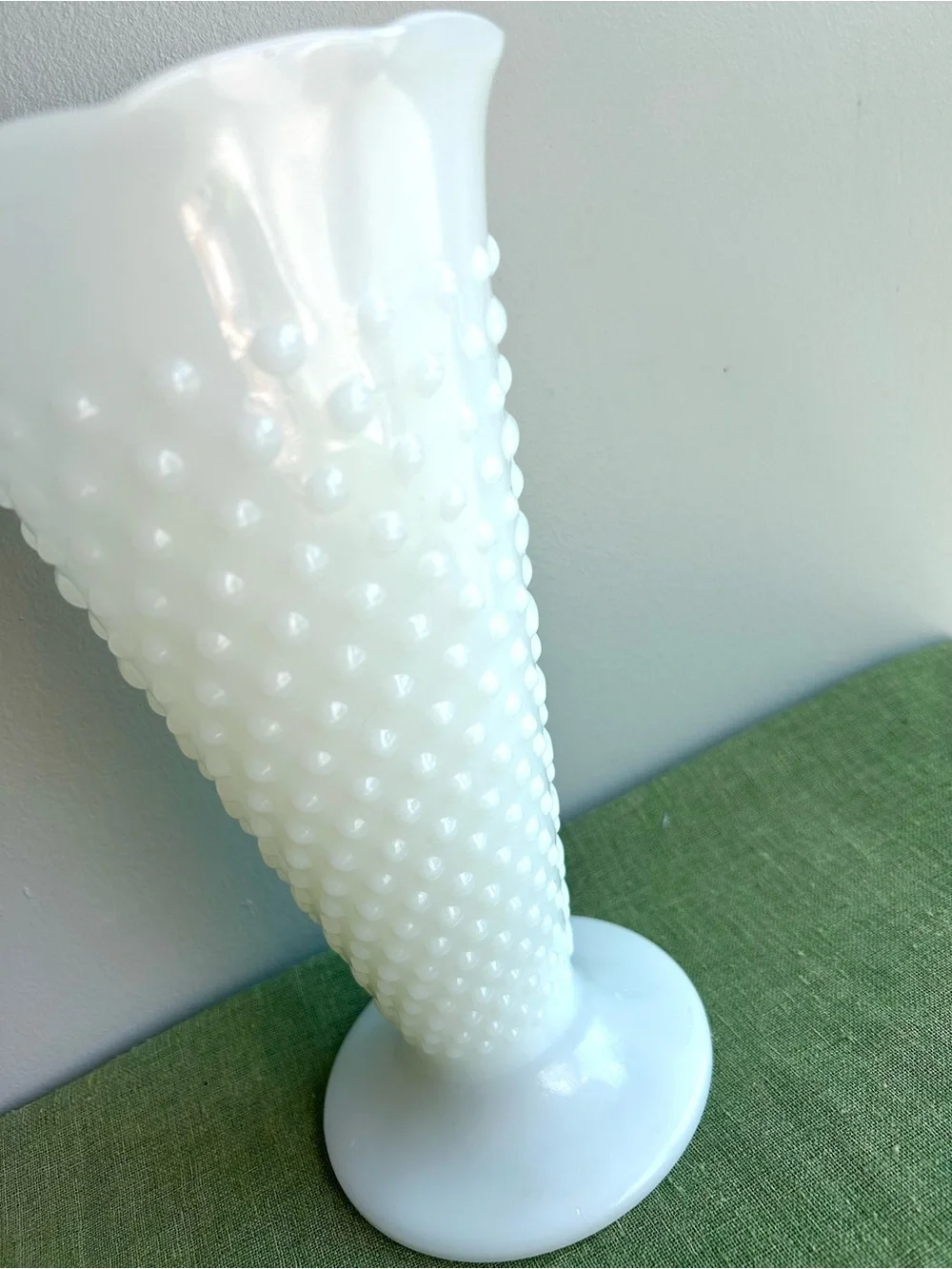VINTAGE milk glass vase with fluted edge summer bouquet white country